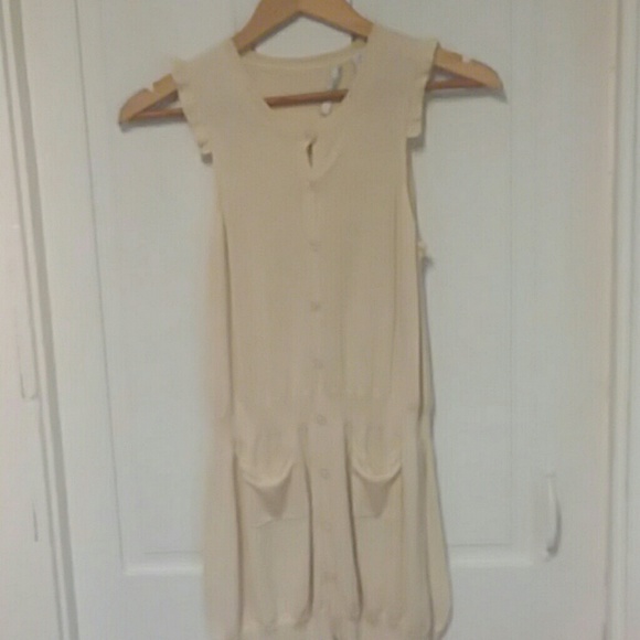 Like NEW cream sleeveless sweater - Picture 1 of 2
